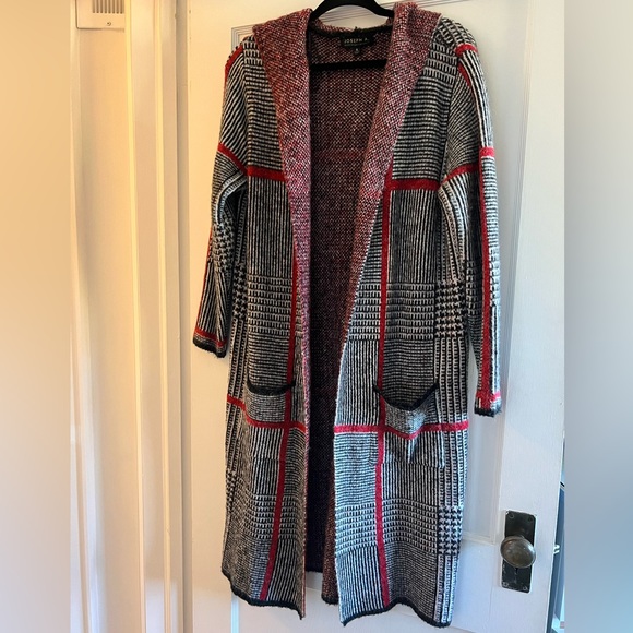 3/4 length coat with a hood - Picture 3 of 3